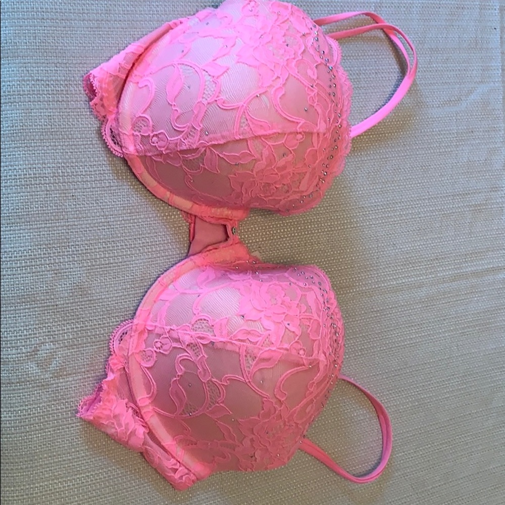 Victoria secrets very sexy push up bra!
